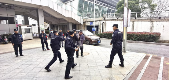 強化保安隊伍訓練 提升保衛(wèi)應急處置能力——潤州保安公司開展領誠廣場保安隊員防爆器械技能專項培訓